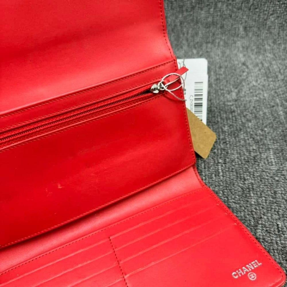 100% Authentic CHANEL Leather Wallet - Picture 14 of 16